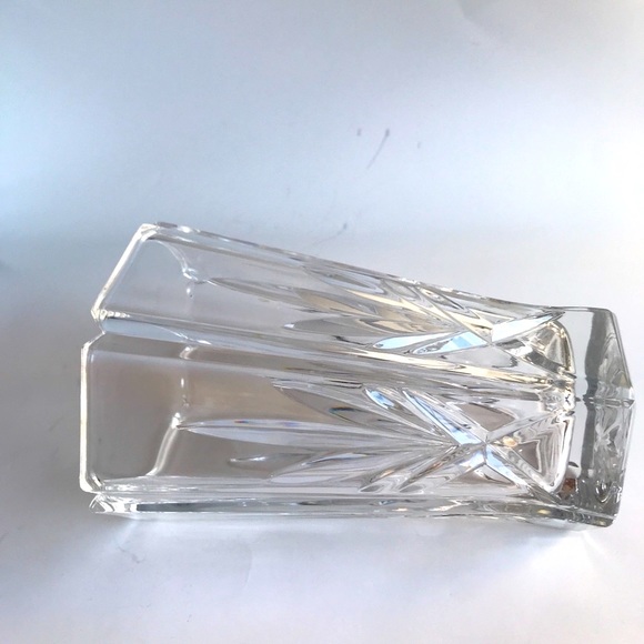 Gorgeous Clear Pressed Glass Vase Lovely Pattern - Picture 5 of 9
